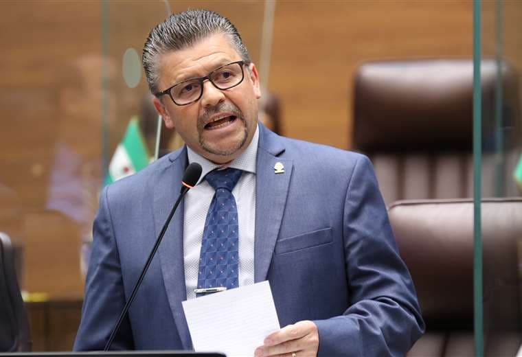 Gilberth Jiménez se aferra a presidencia de Seguridad y Narcotráfico, pese a pedido de diputada