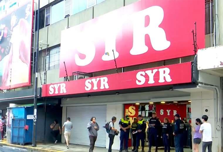 Trabajo cierra 13 tiendas SYR en todo el país