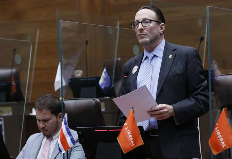 Feinzaig denuncia a Chaves por instigación: “Está jugando con fuego”