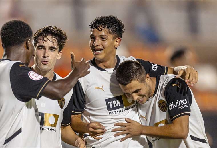 Técnico que debutó a Warren Madrigal en Valencia le envía un sentido mensaje de recuperación