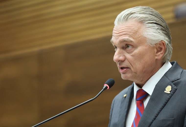 Diputados citan a canciller por viaje de funcionarios de la DIS a Taiwán