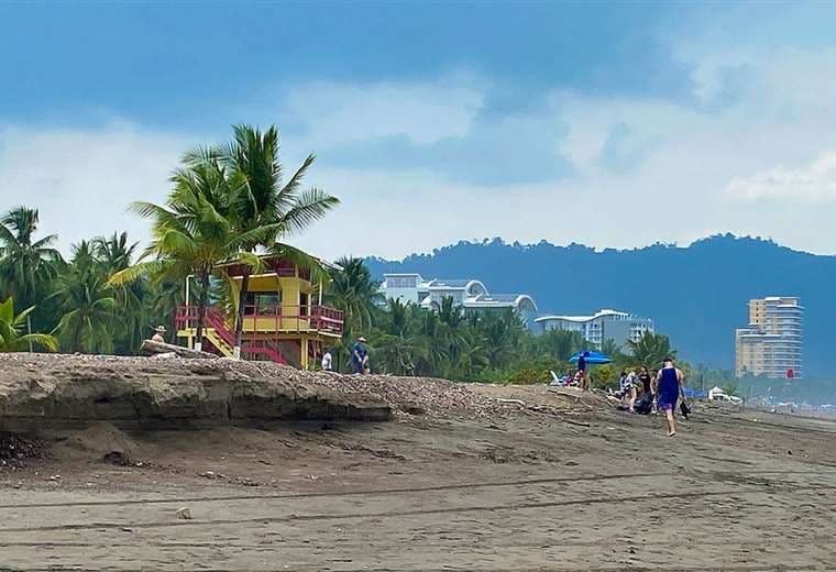 Guardavidas de Garabito hacen hasta tres rescates diarios en sus playas