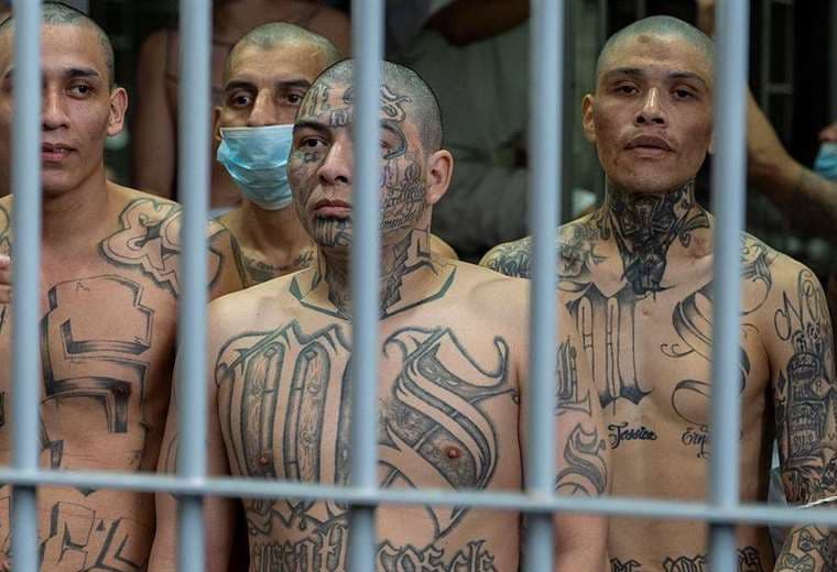 ¿Qué queda de las maras en El Salvador tras el régimen de excepción de Bukele?