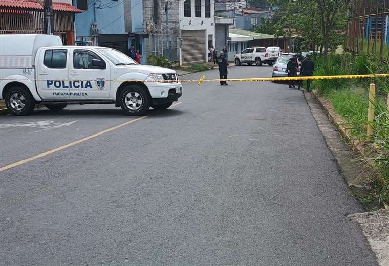 Hombre que paseaba perro es asesinado a balazos en plaza de deportes en Desamparados