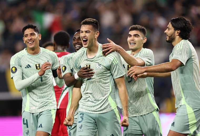 México vence a Surinam y clasifica a la siguiente fase junto a La Sele