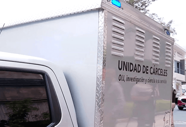 Detienen a cantante por presunto uso de su estudio para difundir pornografía infantil