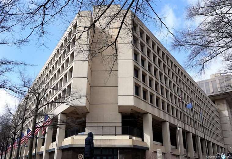 FBI investiga a su exdirector y al exjefe de la CIA