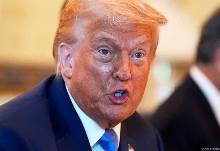 Juez bloquea orden de Trump que elimina nacionalidad por nacimiento
