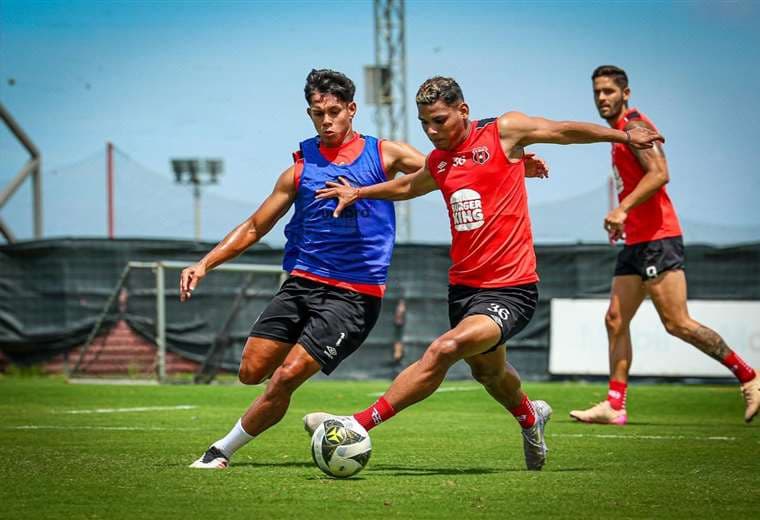 Alajuelense alista maletas para viajar a México