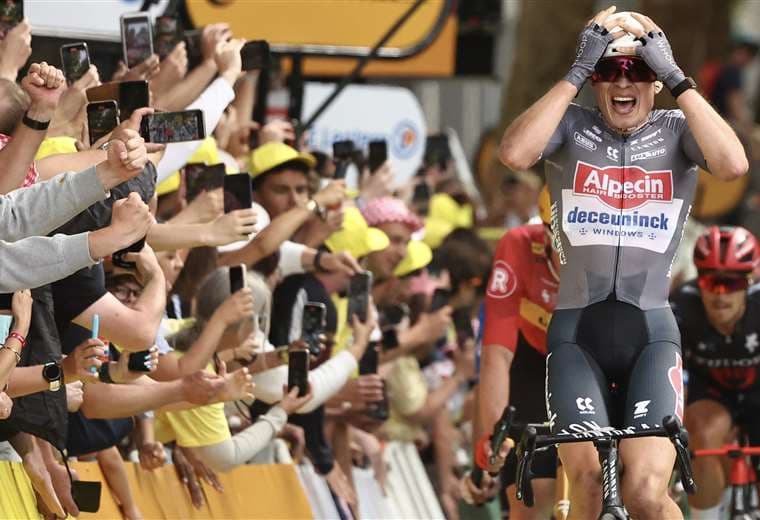 Philipsen gana al esprint la primera etapa del Tour y se enfunda el maillot amarillo