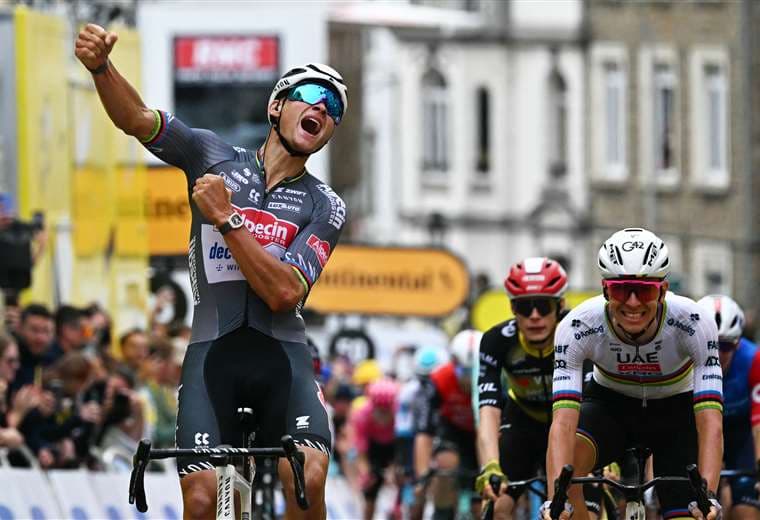 Van der Poel gana la segunda etapa y es nuevo líder del Tour de Francia
