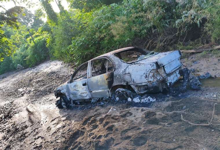 Hallan cuerpo calcinado dentro de carro en Guanacaste