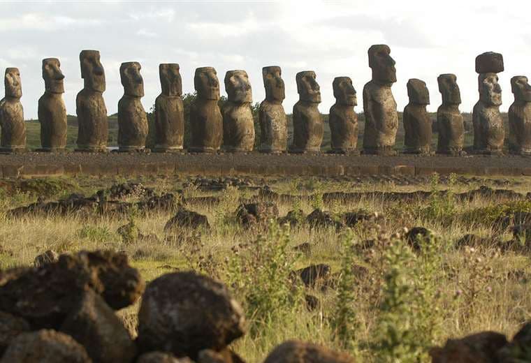 "Algún día volverán al océano": la lenta destrucción de los moái en la Isla de Pascua
