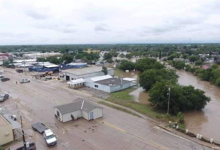 Muertes por inundaciones en Texas sobrepasan las 100