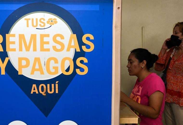 Qué impacto tiene en América Latina el nuevo impuesto a las remesas aprobado en EE. UU.